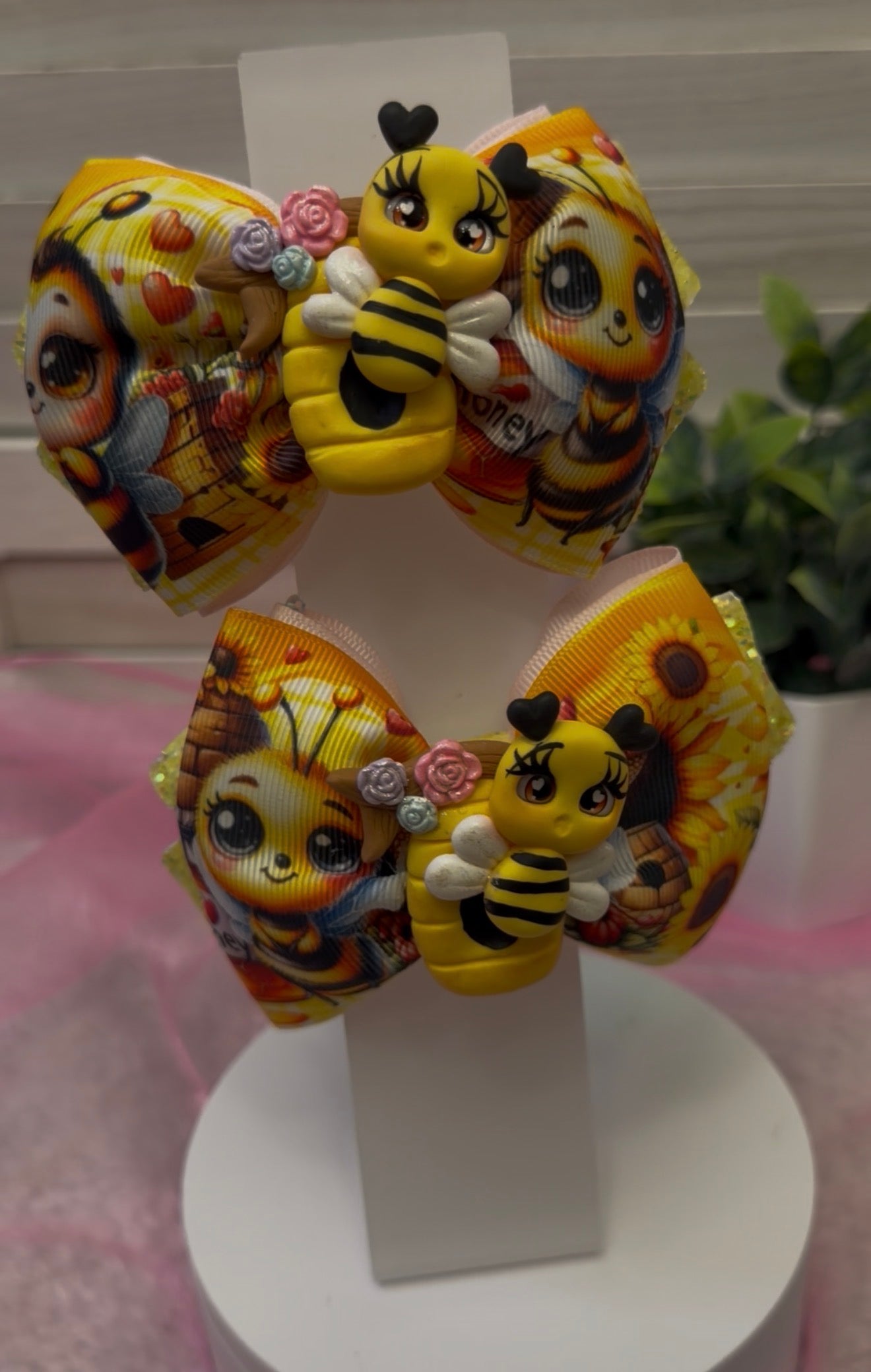 There are 3 different Bumblebee hair bow to pick