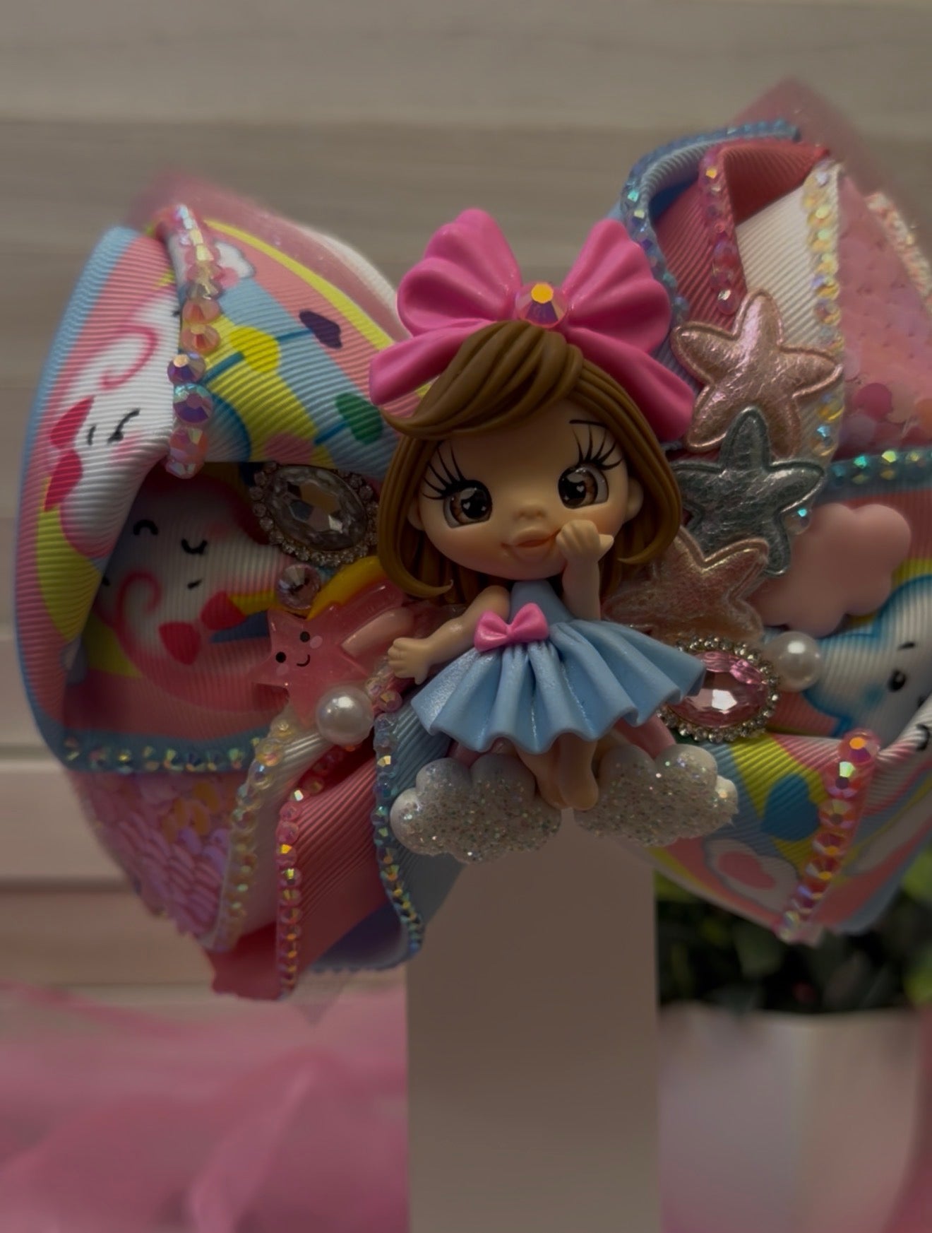 There are 7 different, beautiful hair bows to pick.