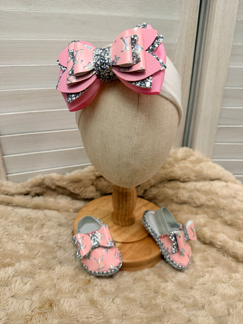 Baby 0 to 3 months set of headband and sandals