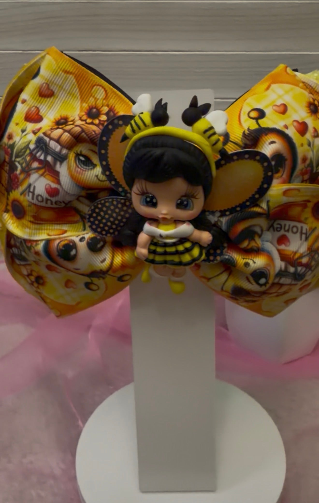 There are 3 different Bumblebee hair bow to pick