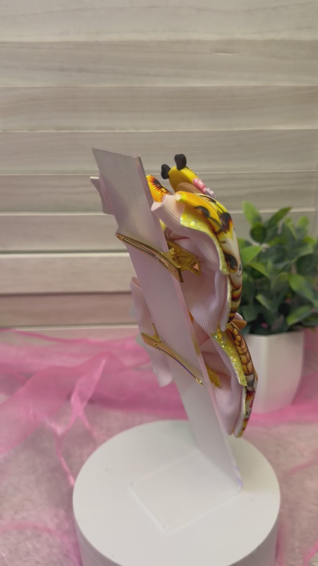 There are 3 different Bumblebee hair bow to pick