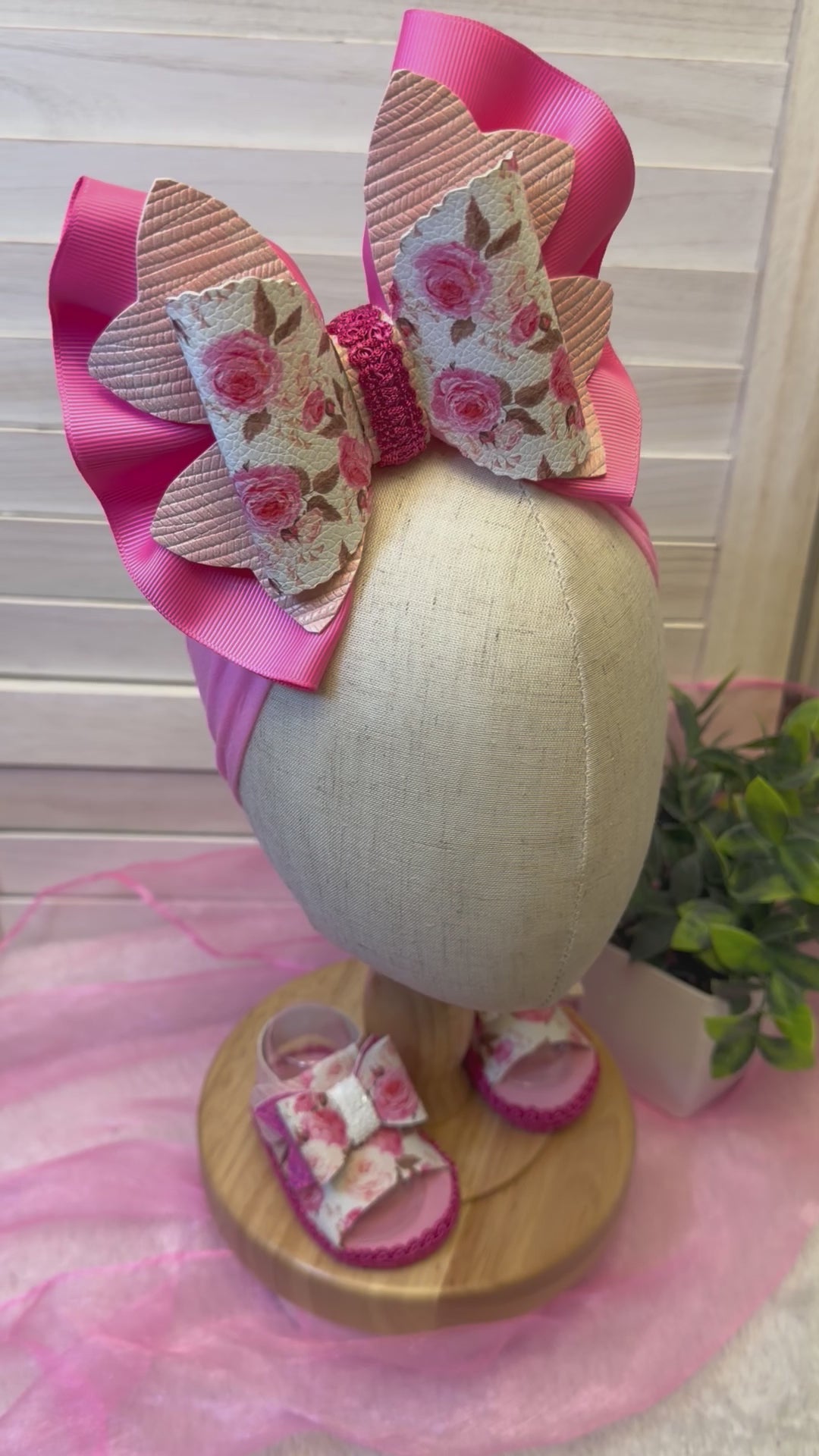 Headband and baby sandle size 0 to 3 months.