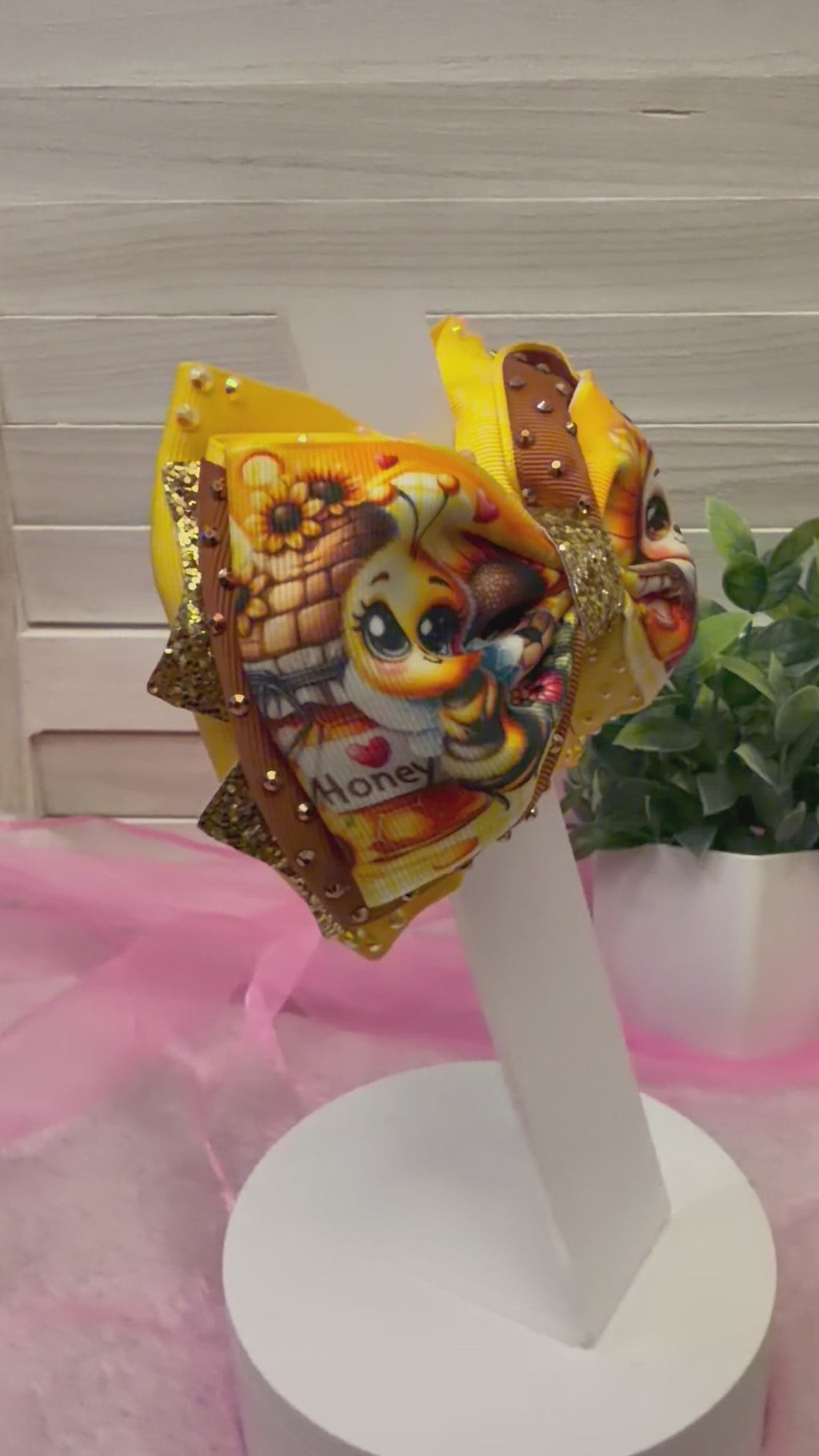 There are 3 different Bumblebee hair bow to pick