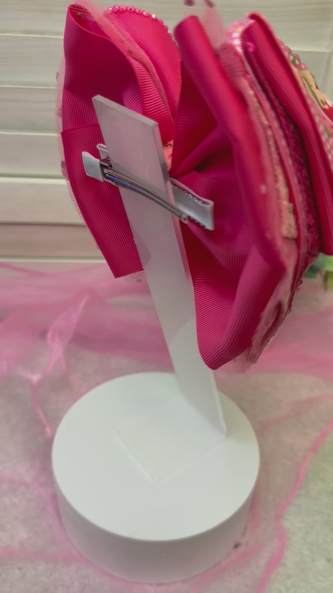 There are 7 different, beautiful hair bows to pick.