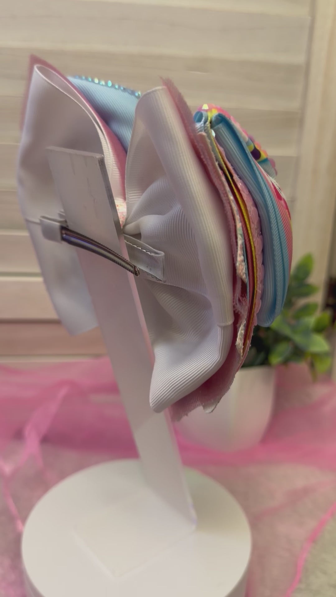 There are 7 different, beautiful hair bows to pick.