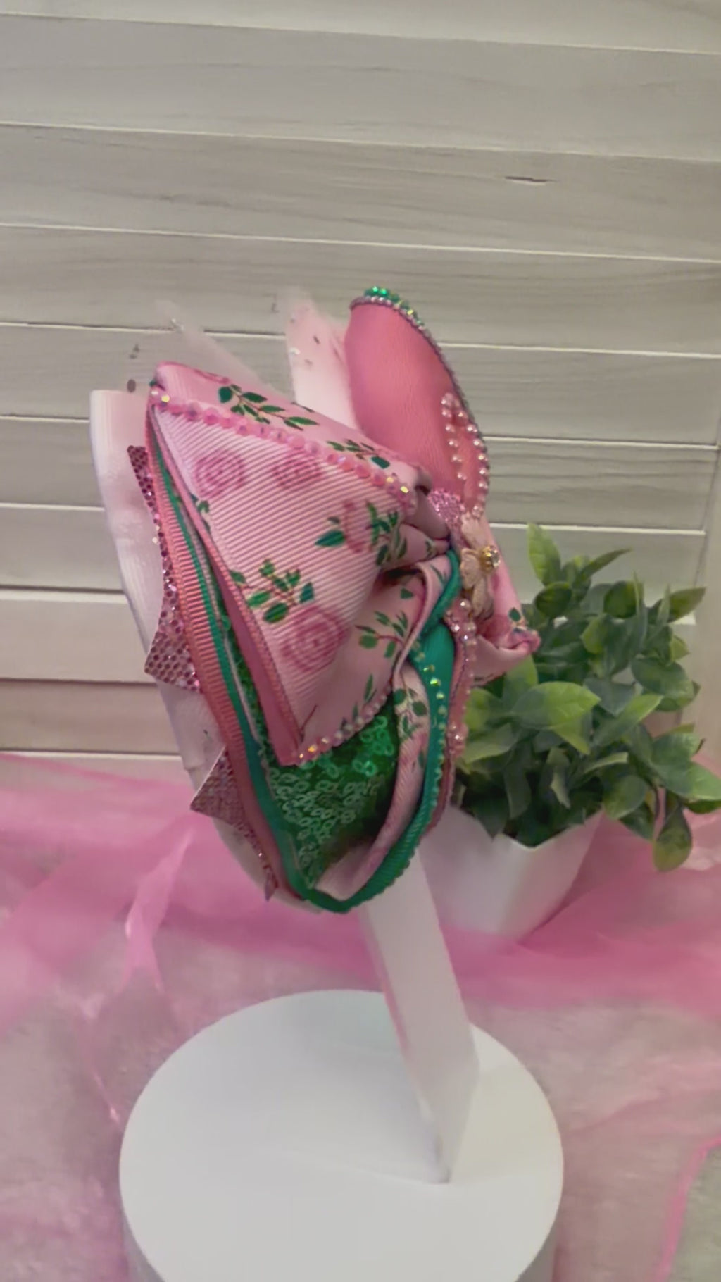 There are 7 different, beautiful hair bows to pick.