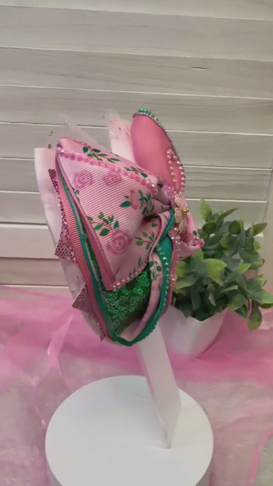 There are 7 different, beautiful hair bows to pick.